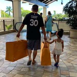 Meet your Posher, Elaine